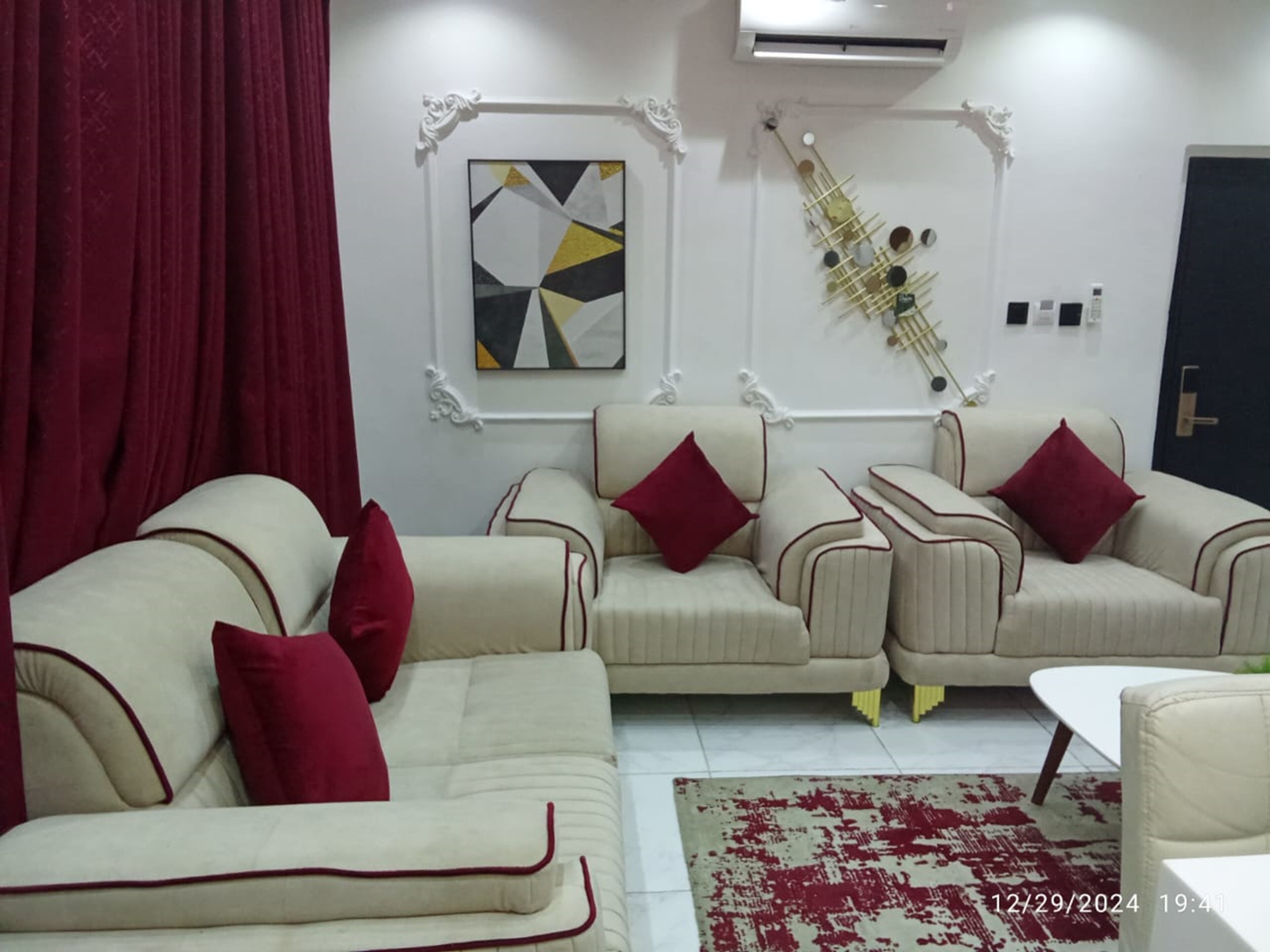 Executive-Apartment, Balkon, Stadtblick | Wohnbereich