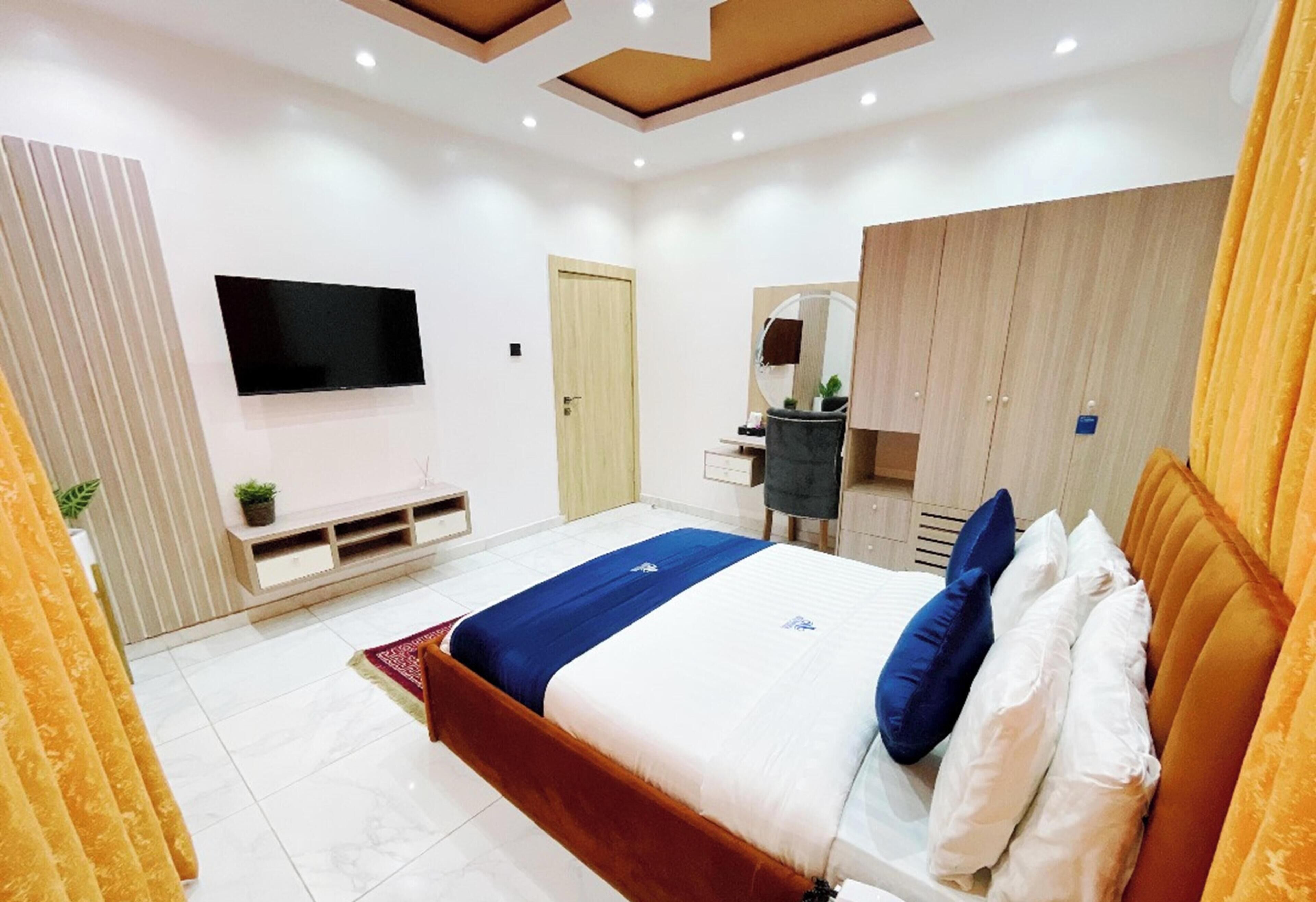 Skrivebord, skrivebord for bærbar PC og blendingsgardiner