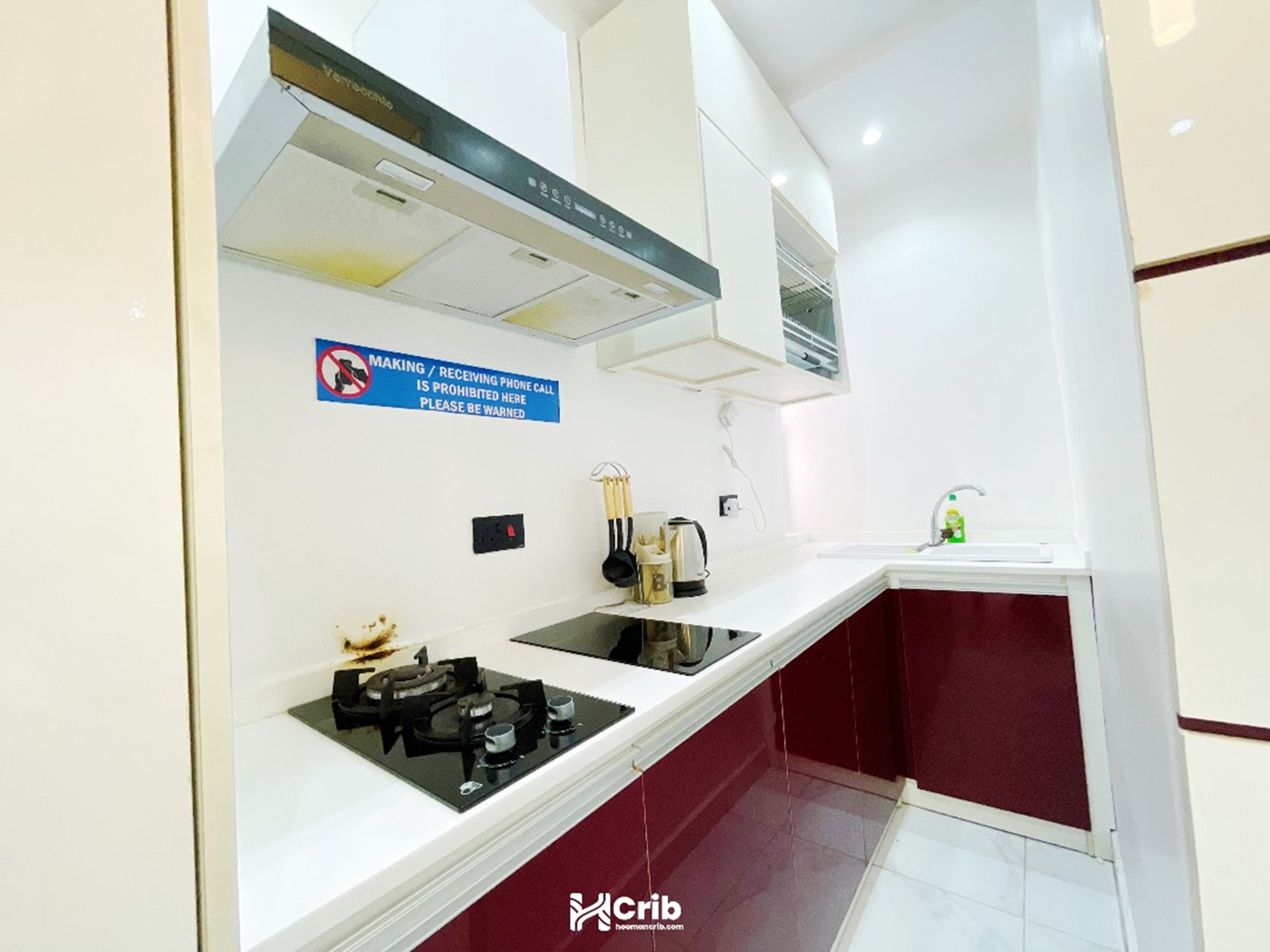 Full-sized fridge, microwave, oven, stovetop
