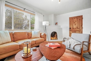 Smart TV, fireplace, stereo