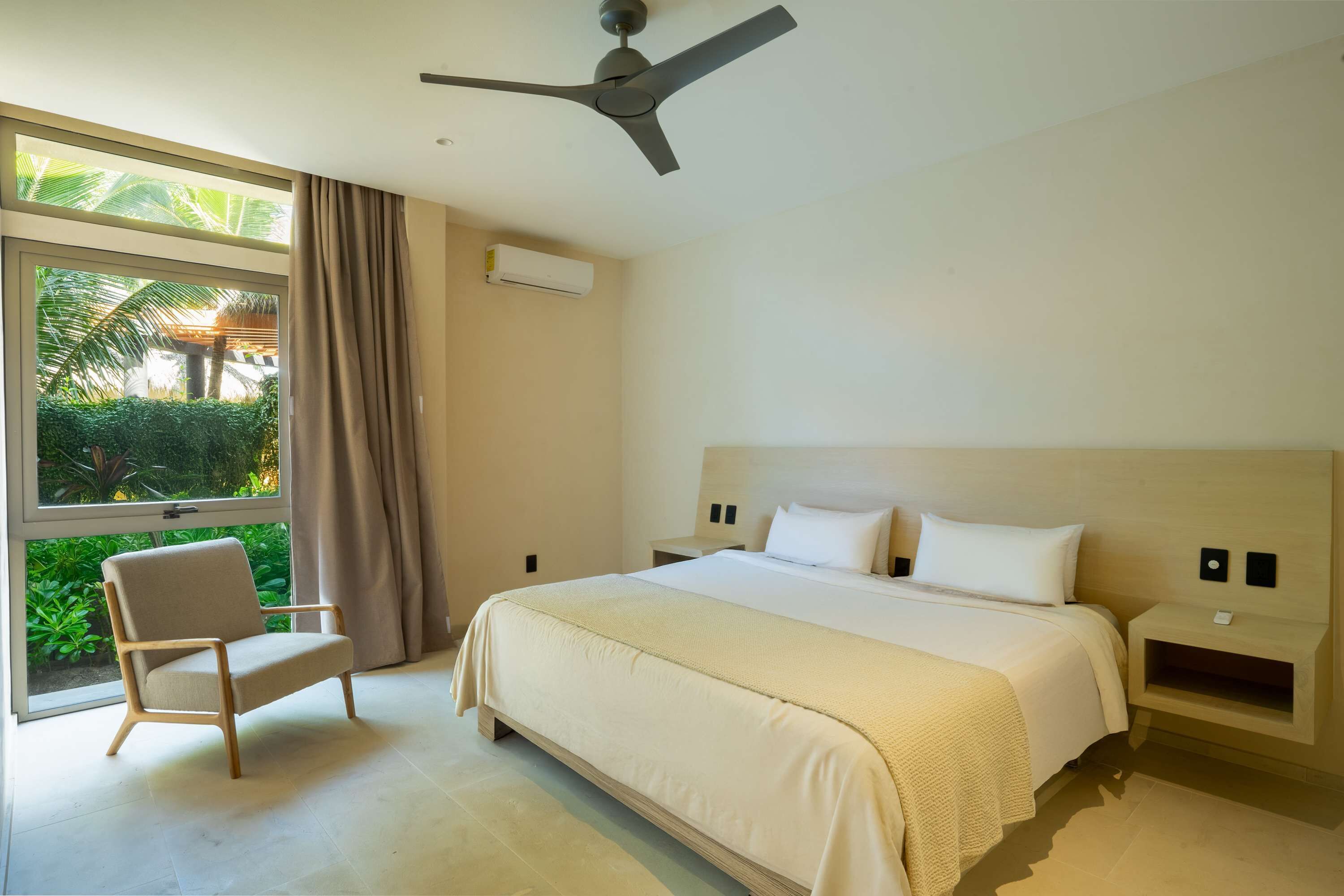 5 bedrooms, iron/ironing board, WiFi, bed sheets