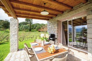 Outdoor dining - Sardinia Luxury Villa with Pool, Botanical Park and Fast Wi-Fi  (Sardegna)