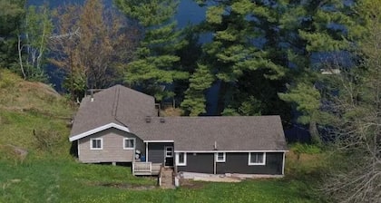 Unplugged Muskoka / Sunset views and private dock