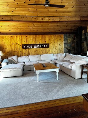 Smart TV - Unplugged Muskoka / Sunset views and private dock (Port Carling)