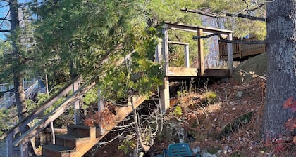 Muskoka Unplugged / Sunset views and private dock