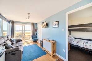 2 bedrooms, iron/ironing board, free WiFi, bed sheets - Bay View Sleeps 4, 2 Bedrooms Pets Garden Beach (Bridlington)