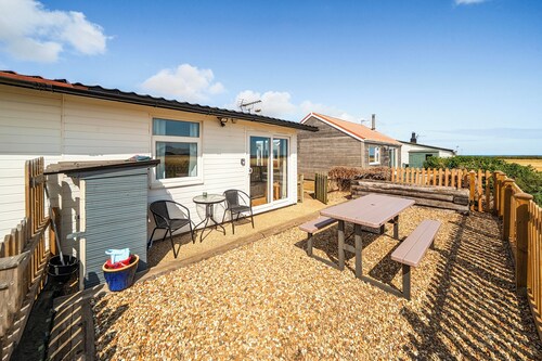 Bay View Sleeps 4, 2 Bedrooms Pets Garden Beach