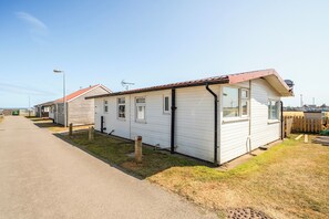 Exterior - Bay View Sleeps 4, 2 Bedrooms Pets Garden Beach (Bridlington)