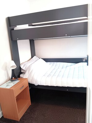 2 bedrooms, iron/ironing board, free WiFi, bed sheets - Bay View Chalet 2 Bed Sleeps 4 Pets Garden Beach (Bridlington)