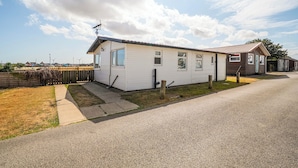Unclassified image, 5 of 17, button - Bay View Sleeps 4, 2 Bedrooms Pets Garden Beach (Bridlington)
