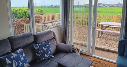 Bay View Chalet 2 Bed Sleeps 4 Pets Garden Beach