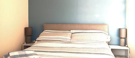 2 chambres, fer et planche à repasser, Wi-Fi gratuit, draps fournis