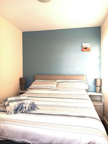 2 bed Chalet - Sleeps 4 - Pets - Garden - Parking