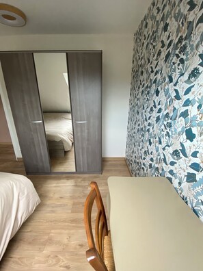 Iron/ironing board, internet, bed sheets - Chambres D'hôtes de l'Eau dit Sée (Cuves)