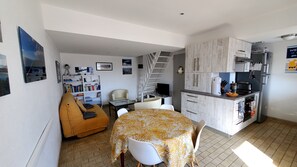 Interior - Family villa, sea view, direct access to the beach. (Saint-Gilles-Croix-de-Vie)