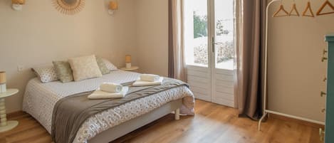 2 habitaciones, tabla de planchar con plancha, wifi y ropa de cama