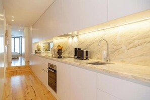Private kitchen - The Artist's Garden Apartment (Porto)