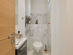 Shower, hair dryer, towels - Bail mobilité - Appartement 2 ch - Nice centre (Nice)