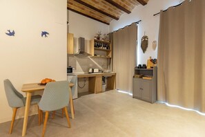 Dining - Cozy Studio with Terrace in Ruzafa by Invalencia (Valencia)