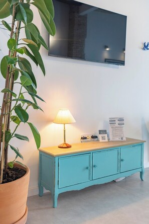 Interior - Cozy Studio with Terrace in Ruzafa by Invalencia (Valencia)