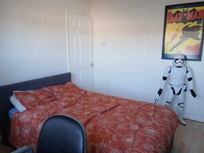 5 habitaciones, escritorio, tabla de planchar con plancha y wifi 