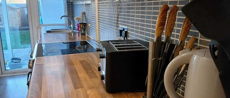Refrigerador, microondas, horno y parrilla de estufa