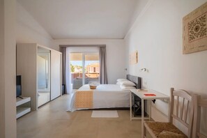 1 bedroom, in-room safe, travel crib, free WiFi