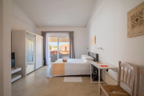 Longevity Room (I Centenari Longevity Rooms) - Accommodation 1 km from the beach