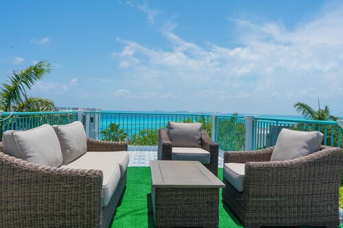 Casa Luz-Your private luxury getaway. 3 bed/3 bath, private pool & amazing views