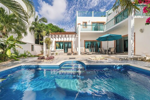 Casa Luz-Your private luxury getaway. 3 bed/3 bath, private pool & amazing views