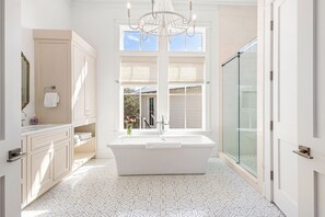 Shower, hair dryer, towels - Sunset Pointe Luxury Gulf View Retreat with Private Pool & Carriage House (Santa Rosa Beach)