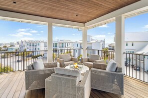 Property grounds - Sunset Pointe Luxury Gulf View Retreat with Private Pool & Carriage House (Santa Rosa Beach)