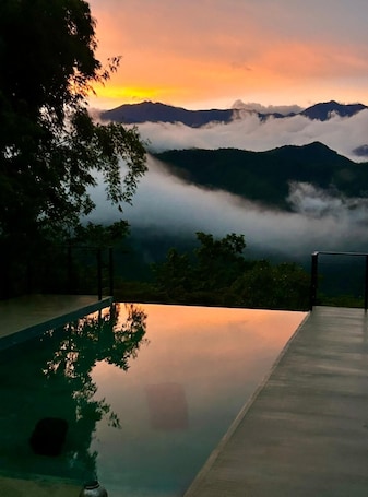 Outdoor pool. El Nido en lo Alto, Exceptional property in Rivas perfect for a relaxing getaway