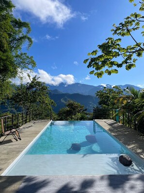 Outdoor pool - El Nido en lo Alto, Exceptional property in Rivas perfect for a relaxing getaway (Rivas)