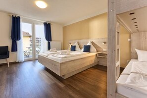 خزنة داخل الغرفة  ومكتب وتجهيزات عازلة للصوت وواي فاي مجانًا