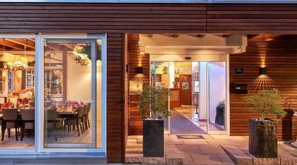 تناول الطعام بالخارج