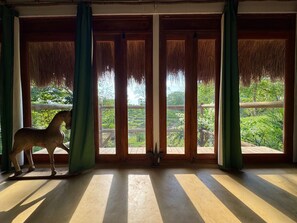 Kabin Deluks, pemandangan lembah | Seprai premium dan didekorasi berbeda-beda