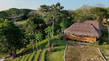 Deluxe-hytte - udsigt til have | Overnatningsstedets område