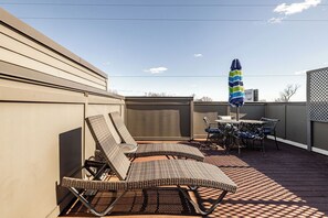 Outdoor dining - Spacious 12South Townhome Near Shopping, Restaurants, & Across from Sevier Park (Nashville)