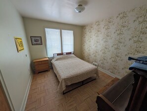 3 bedrooms, bed sheets