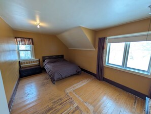 3 bedrooms, bed sheets