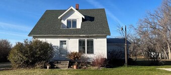 Quaint 1930's Farmhouse in the heart of Saskatchewan and the Central Flyway