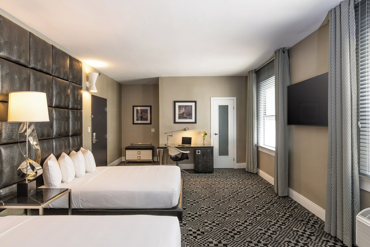 Standard Quadruple Room, 2 Queen Beds, Non Smoking | Premium bedding, in-room safe, desk, laptop workspace