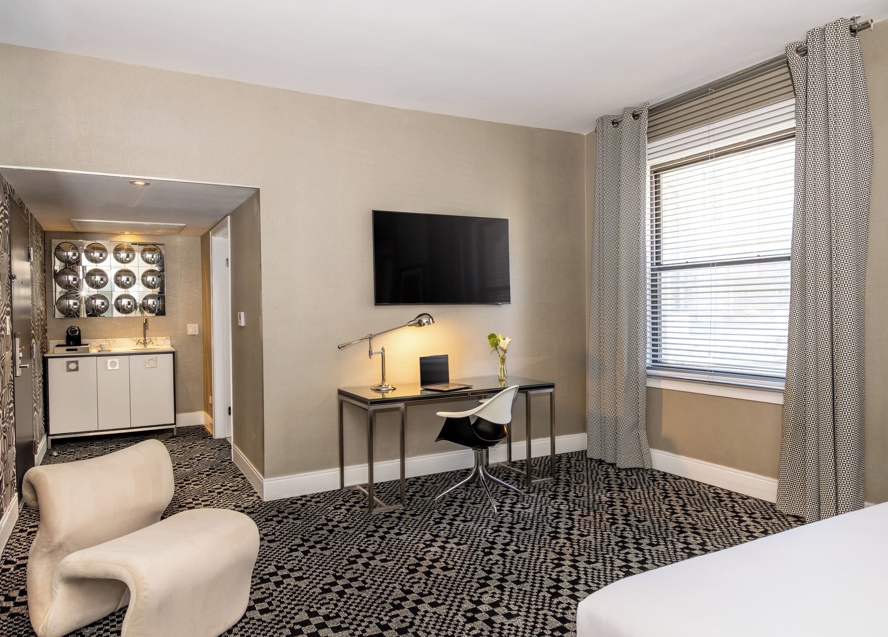 Habitación individual Deluxe, 1 cama King size, para no fumadores, vista a la ciudad | Ropa de cama de alta calidad y caja de seguridad en la habitación 