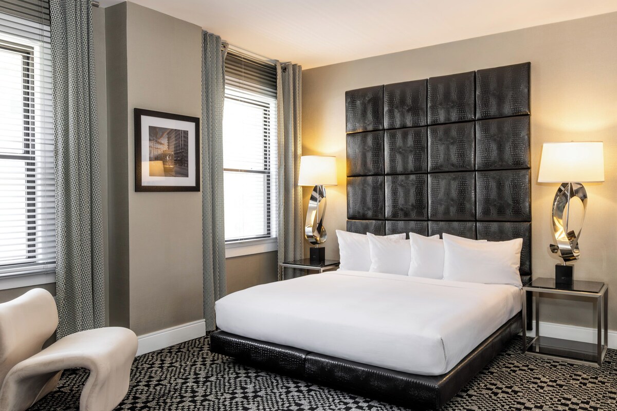 Premium bedding, in-room safe, desk, laptop workspace