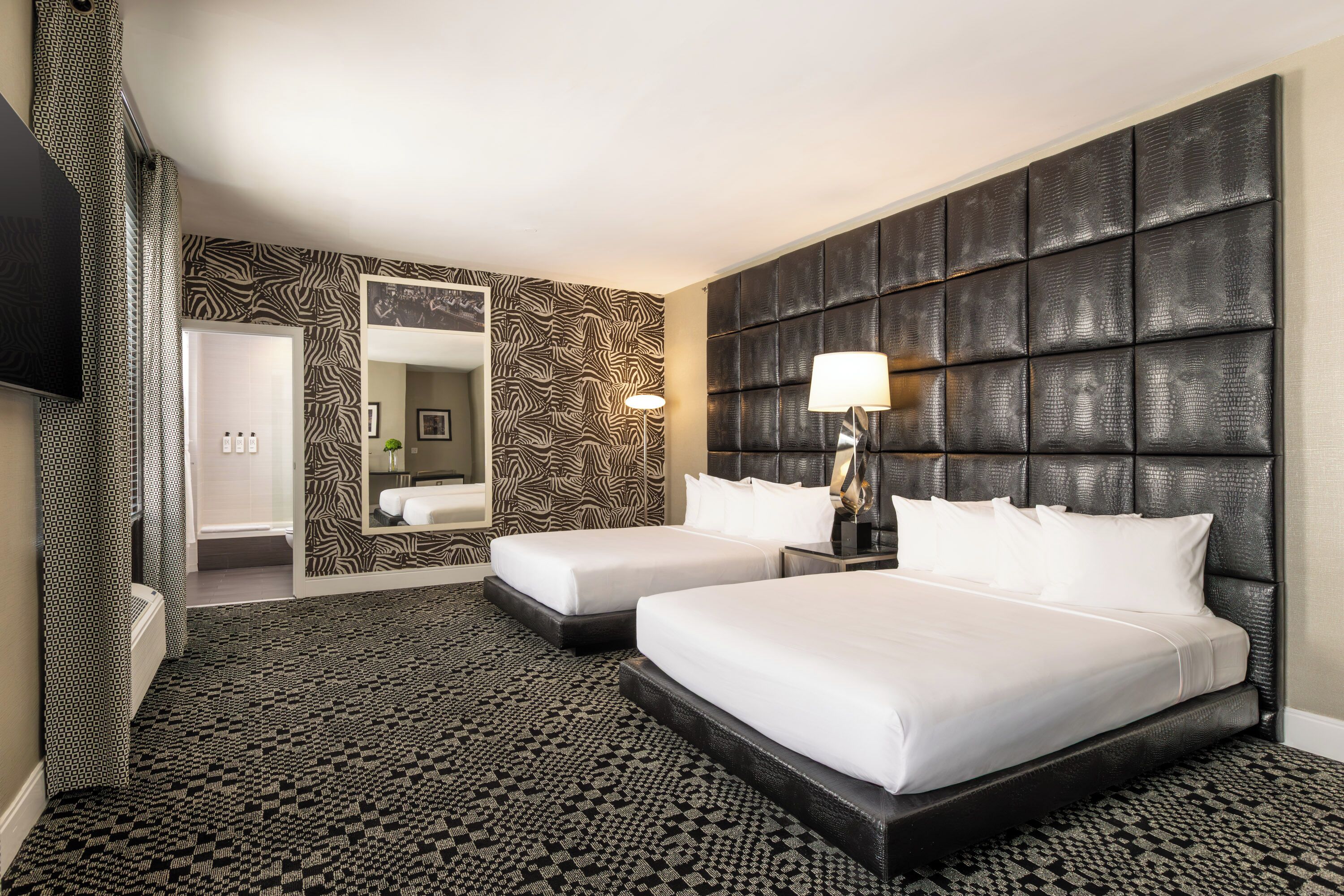 Standard Quadruple Room, 2 Queen Beds, Non Smoking