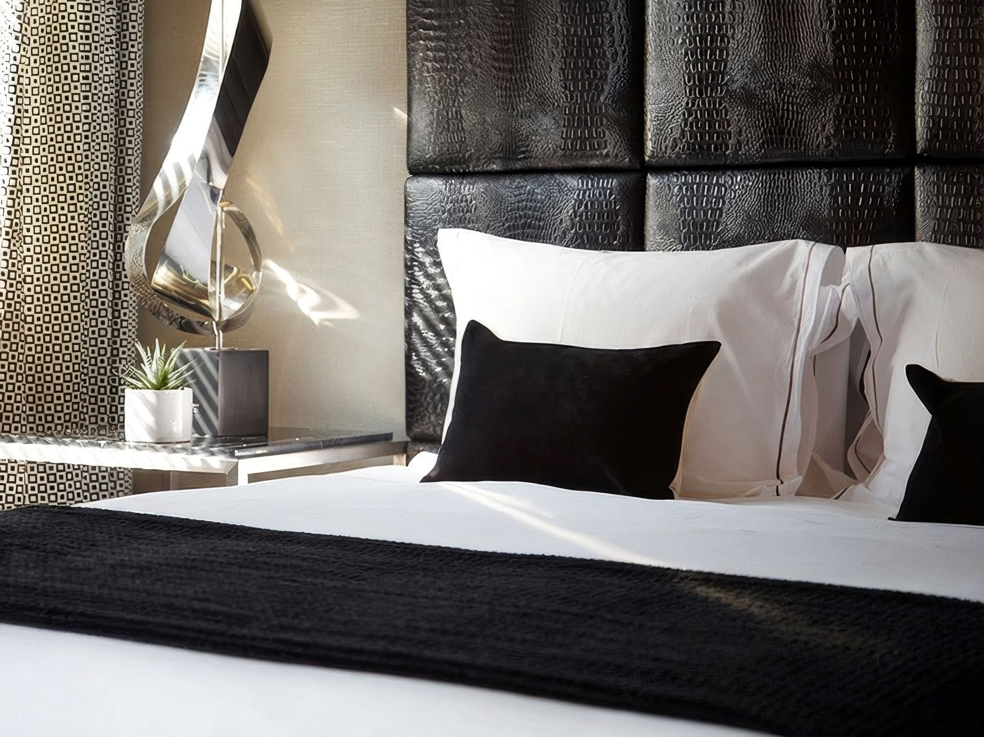 Habitación superior, 1 cama de matrimonio grande | Ropa de cama de alta calidad, caja fuerte, escritorio