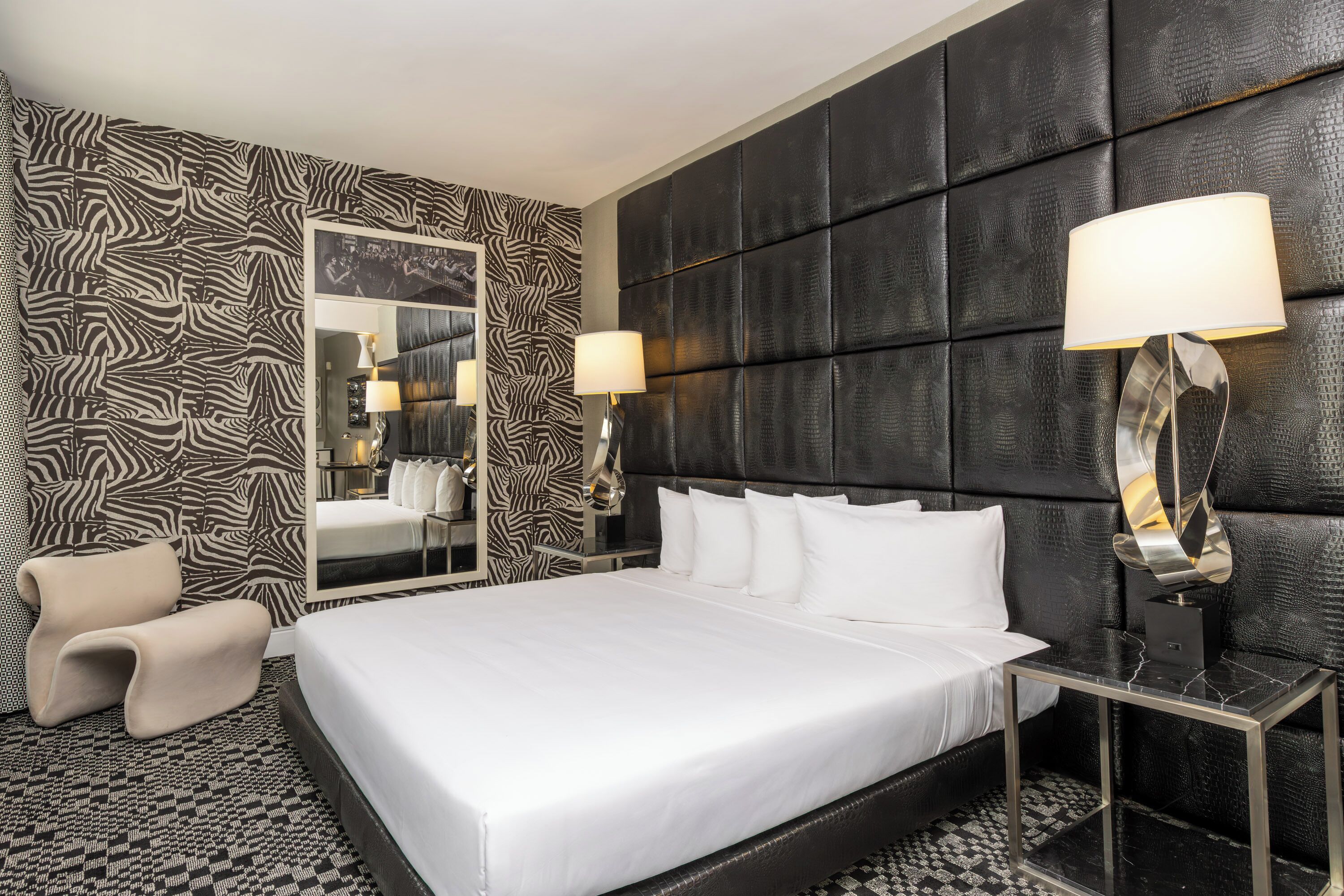 Junior Suite, Non Smoking, City View | Premium bedding, in-room safe, desk, laptop workspace