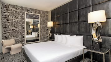 Junior Suite, Non Smoking, City View | Premium bedding, in-room safe, desk, laptop workspace