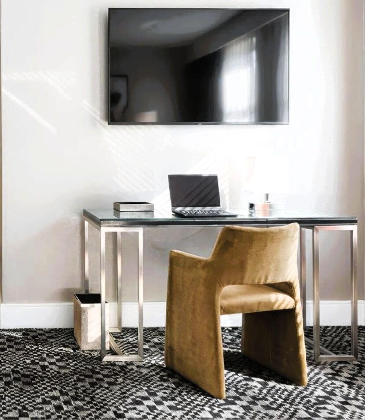Premium bedding, in-room safe, desk, laptop workspace